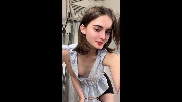 MIACUTE007's Teasing Flash in Casual Top