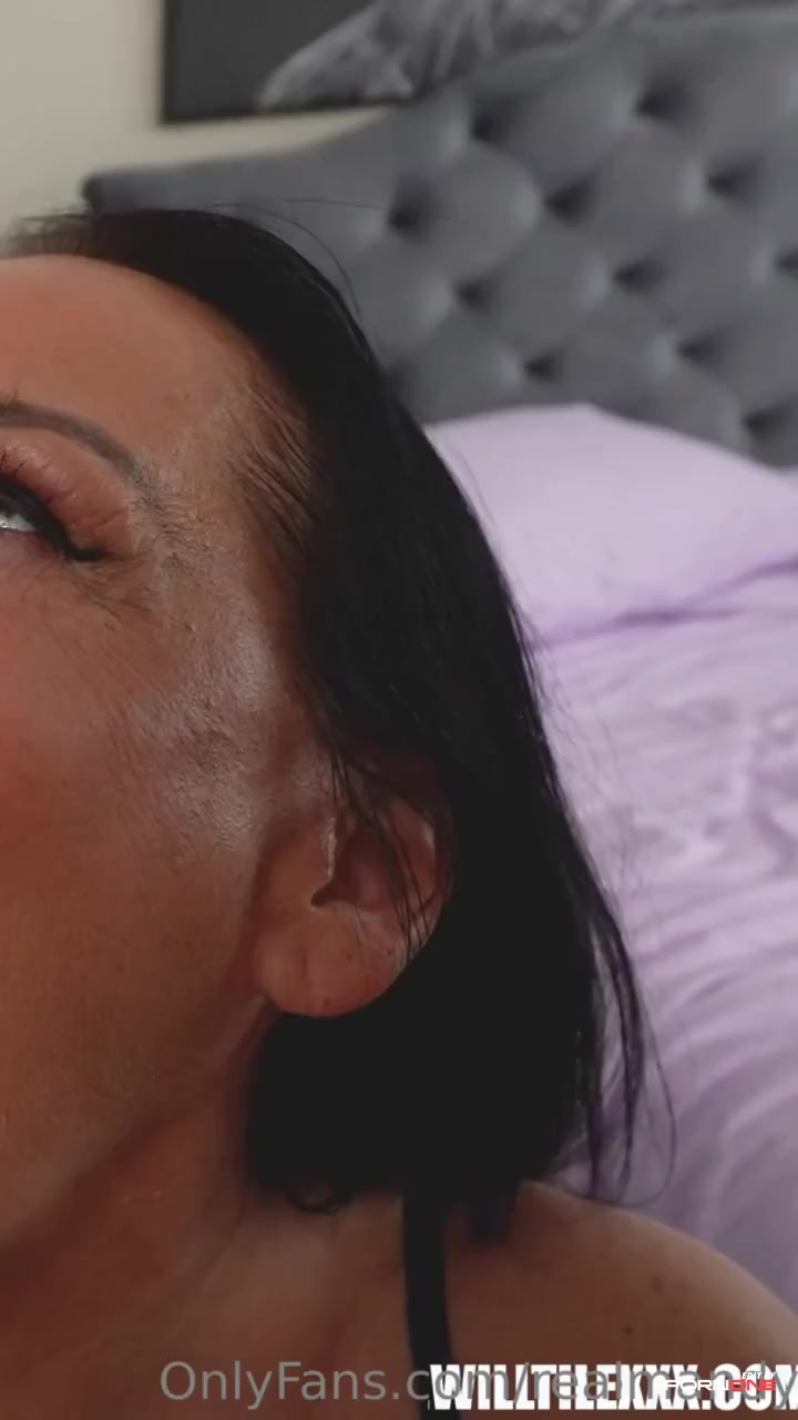 Mature Woman Enjoys Double Penetration Action