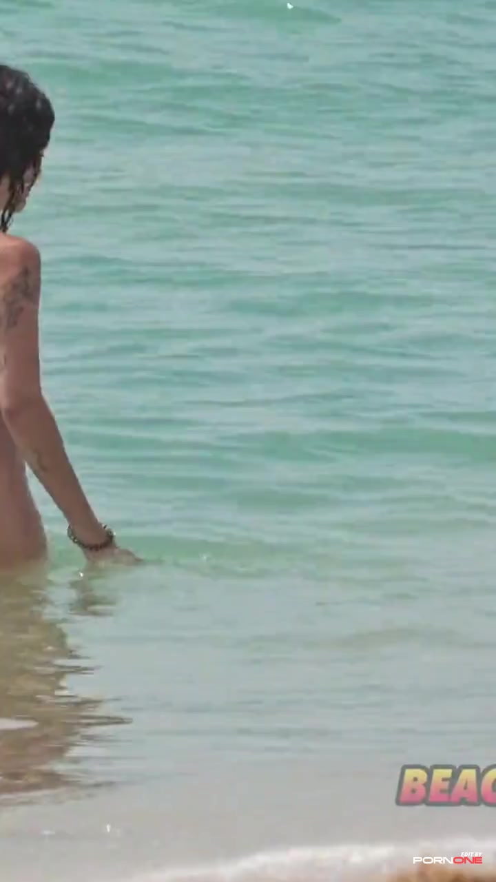 Beachside Fun in HD - 37 Seconds of Bliss