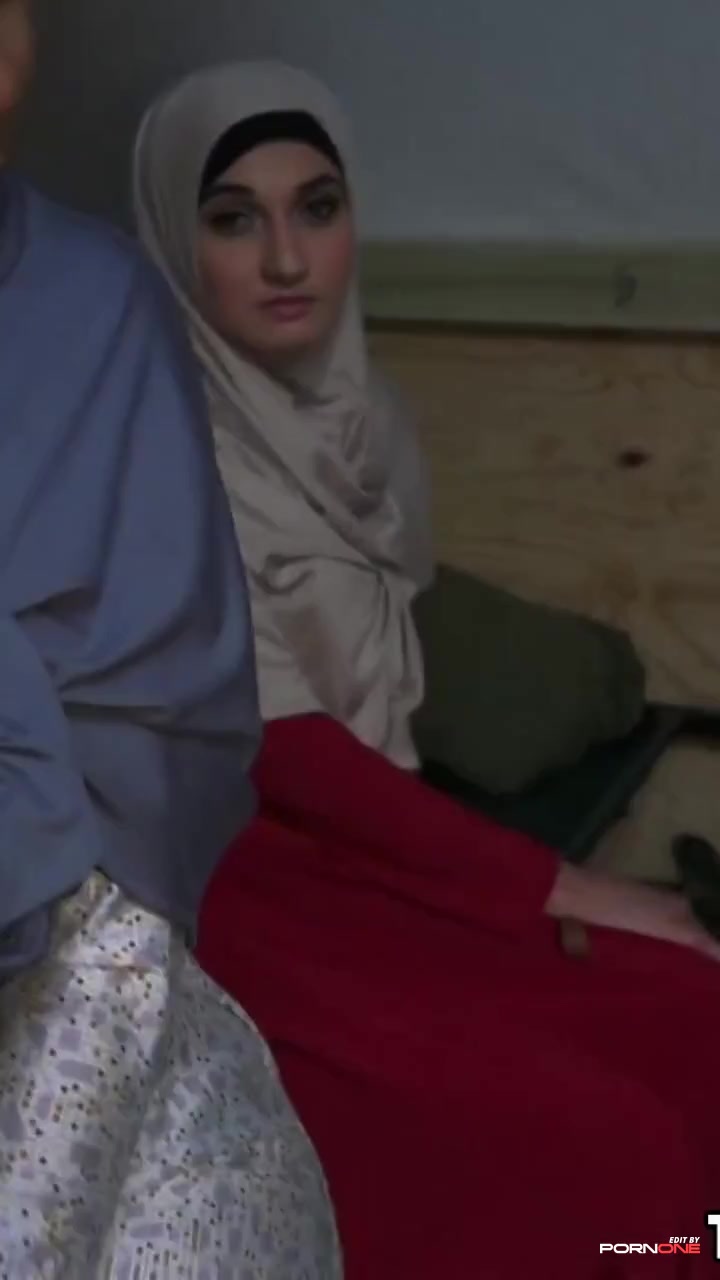 tukif.com_ils-baisent-2-musulmanes-pour-le-ramadan_1080p - Short by pornone.com