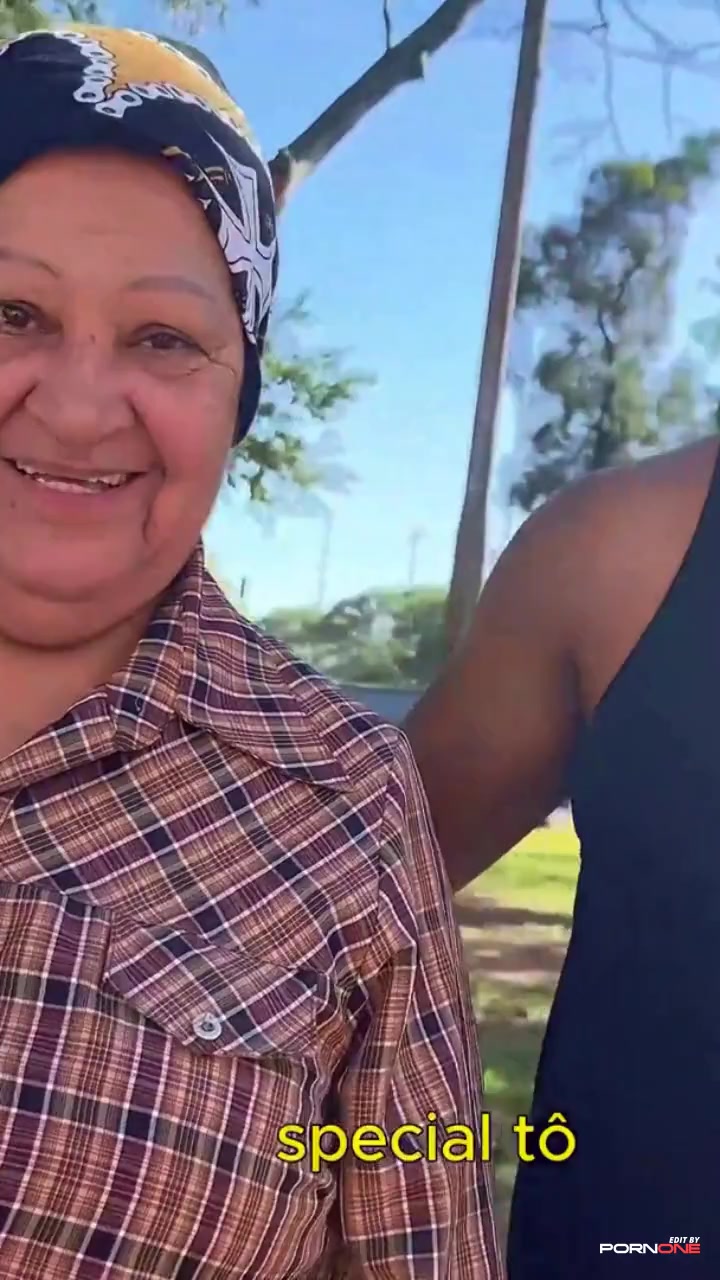  une vraie grand mere bbw de 72 ans avec un foulard et de gros seins affaisses ramassee dans la rue p 4K  - Short by pornone.com