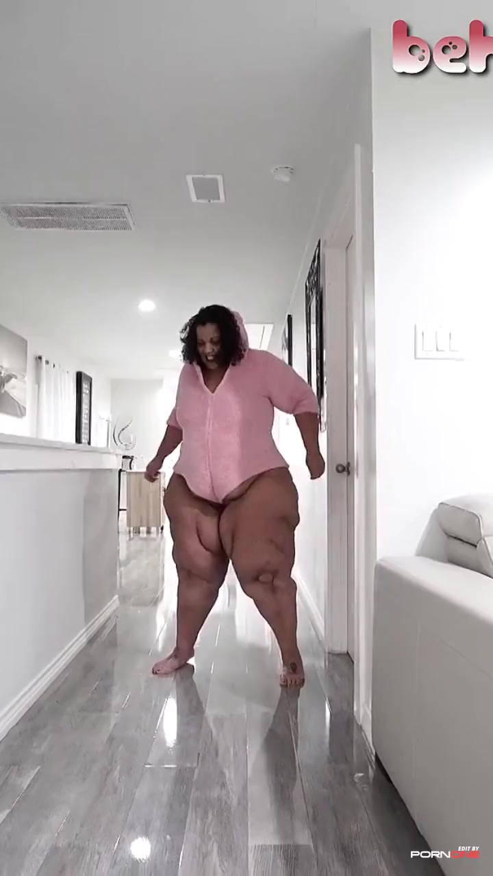 Red Thighz: Sensual Short Video