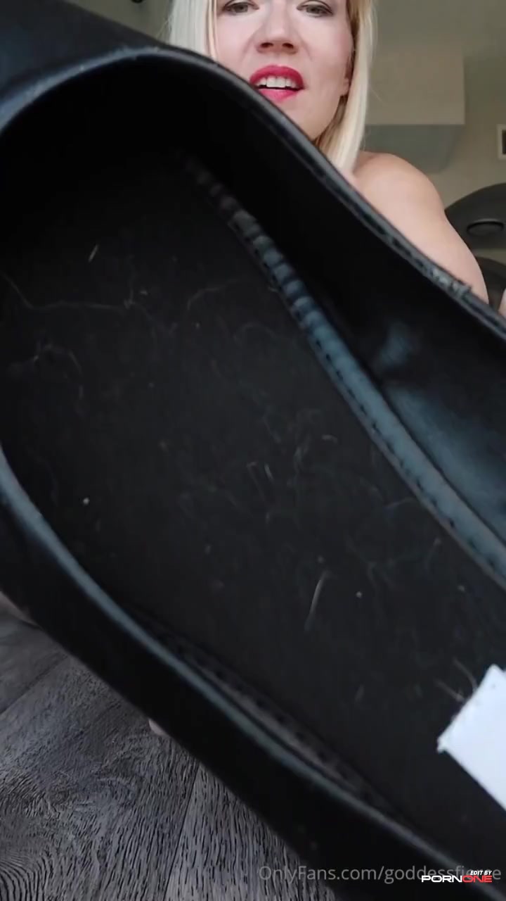 Hooter Girl's Foot Fetish Delight - PornOne