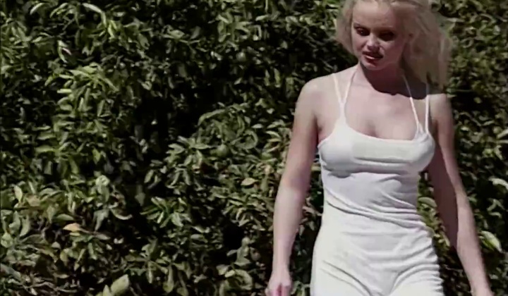 sexy blonde silvia saint outdoor fucking  ?
