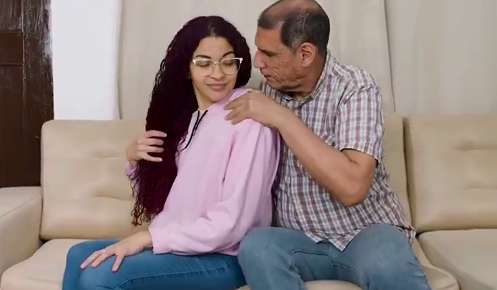 jovencita pelirroja follada por anciano  ?