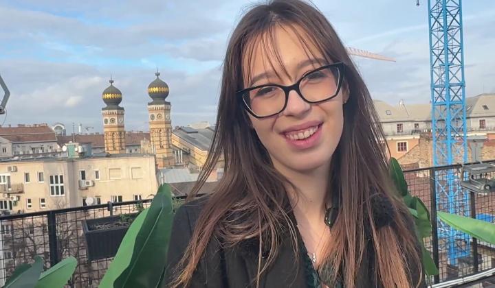 French Mature Livia Enjoys Double Delight