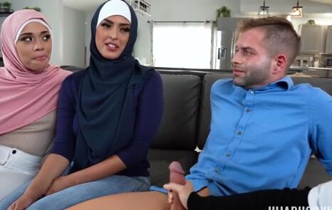 Hijab Girlfriend Experiences America in 43 Minutes