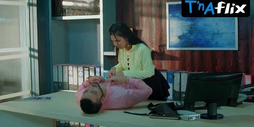 Aarohi Barde's Sizzling Scene in Mere Angane Main