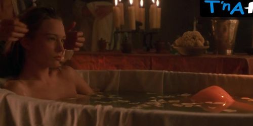 Catherine Mccormack Sexy Scene  in Dangerous Beauty