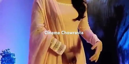 Sri Divya Sexy Scene  in Meiyazhagan