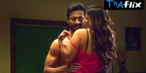 Leena Singh Exposes in Manmaniyan Scene