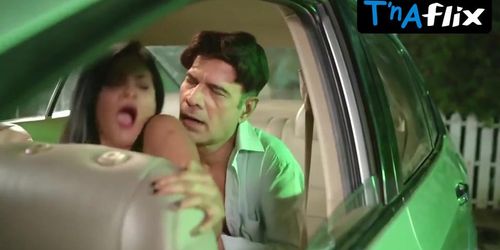 Leena Singh Exposes in Manmaniyan Scene