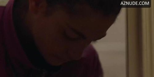 Aurora Giovinazzo Exposes Her Figure in Una Madre Scene