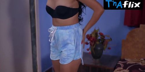 Subhati Das Sizzles in Lene Ke Dene Scene