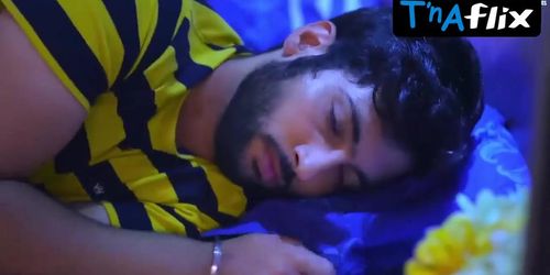 Subhati Das Sizzles in Lene Ke Dene Sexy Scene