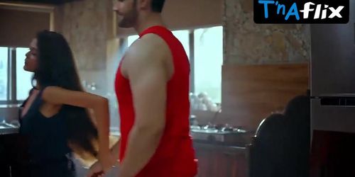 Manisha Jain Sizzles in Rangeen Kahaniyan Sexy Scene