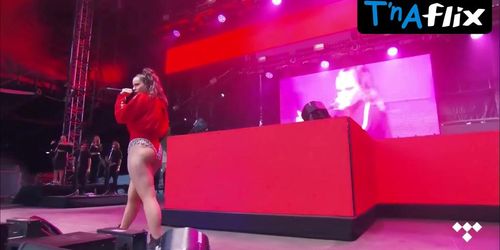 Rosalia Butt Scene: Sexy Moments at Made In America Festival