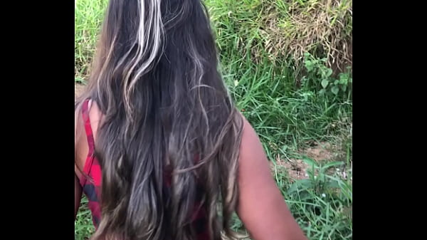 Horny young girl enters the land and fucks in the middle of the woods