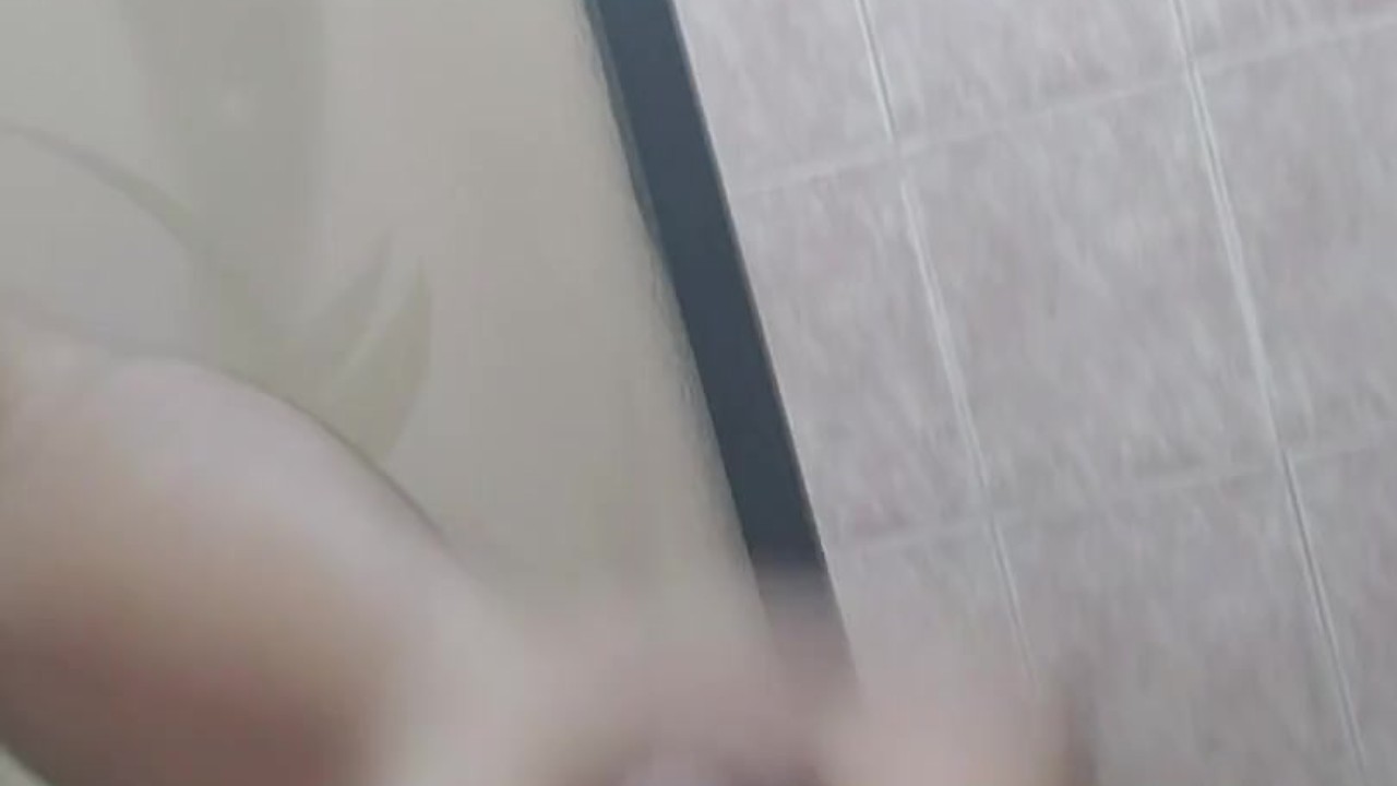 Me masturbo mientras pienso en ella 