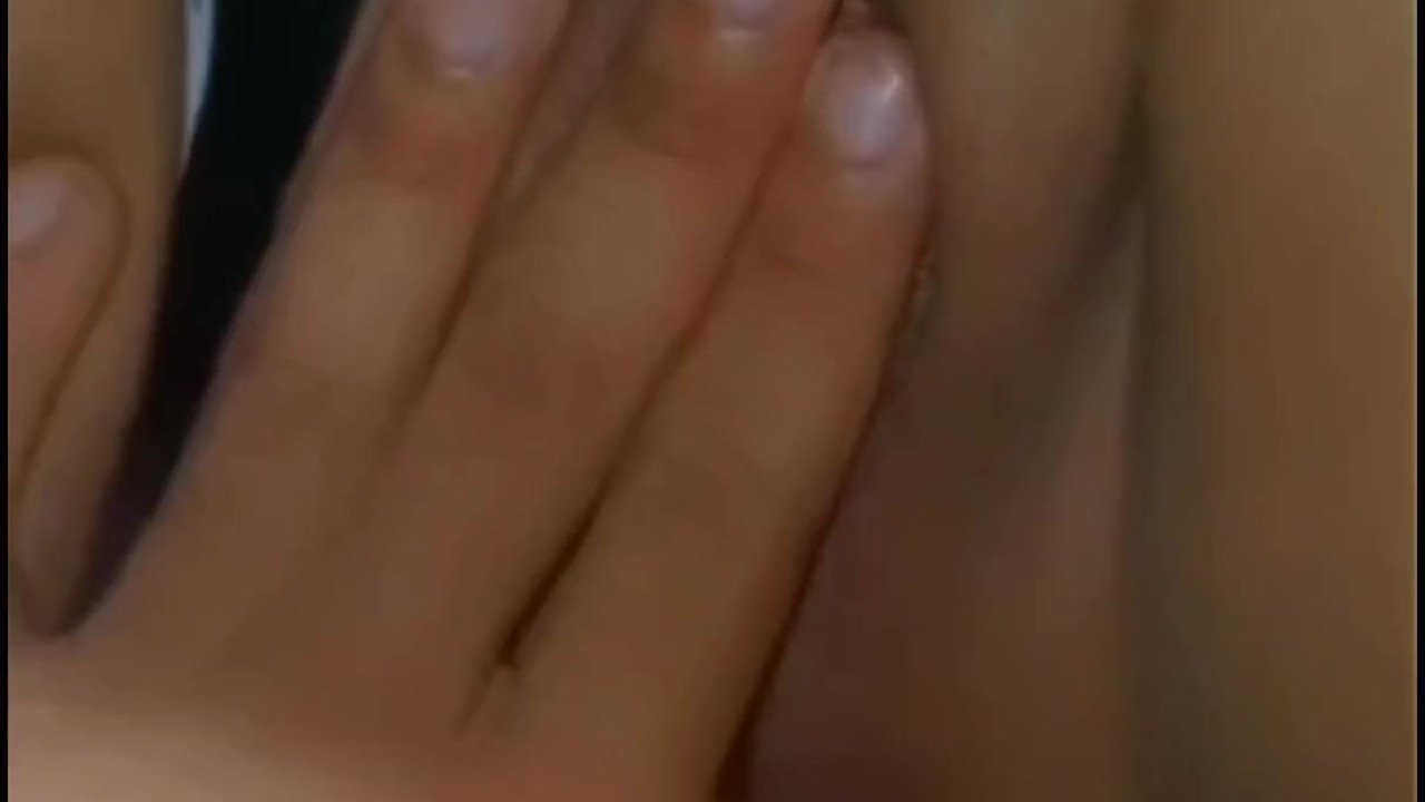 Estoy muy caliente hoy quieres verme tocar mi coño mojado?