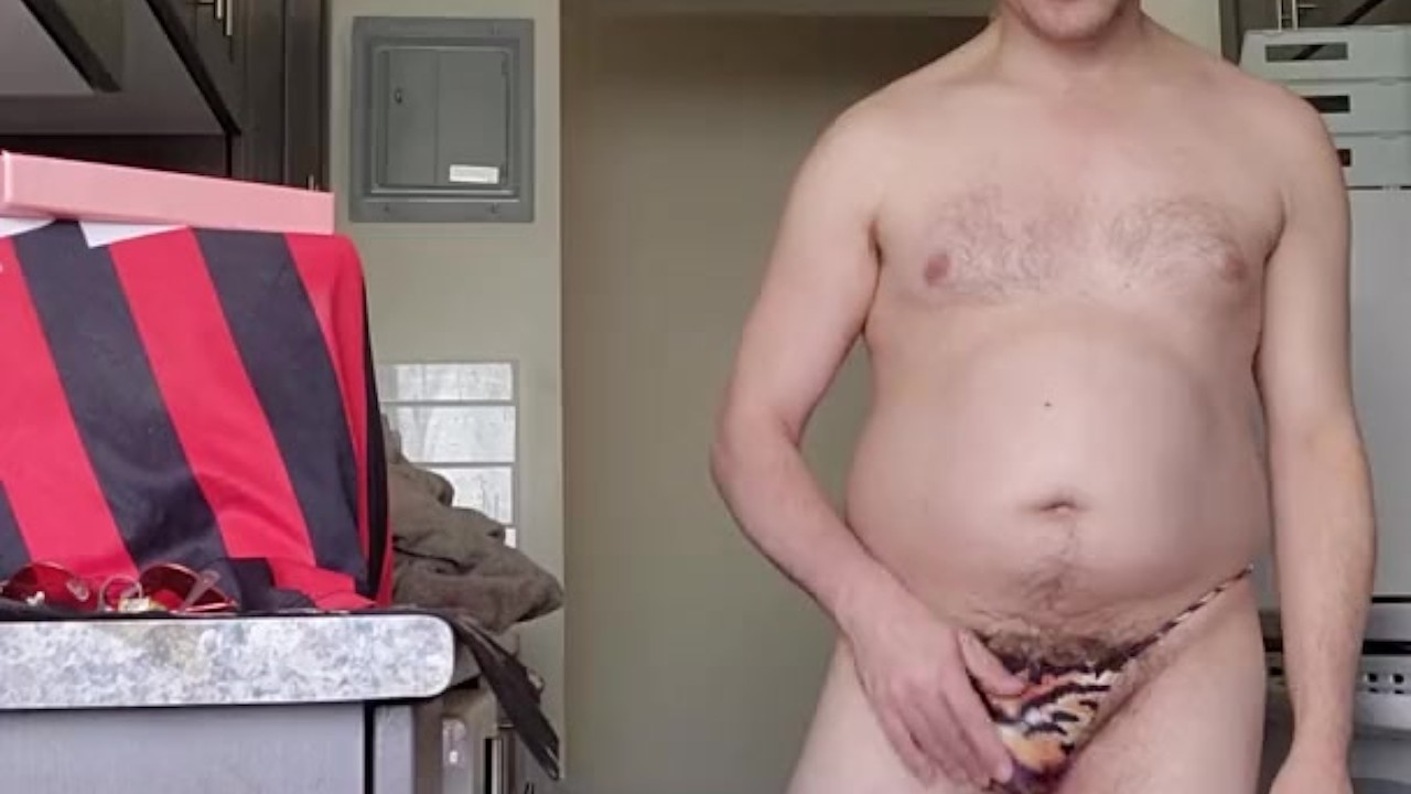MAVOX SHOWS HIS HUGE HARD COCK!