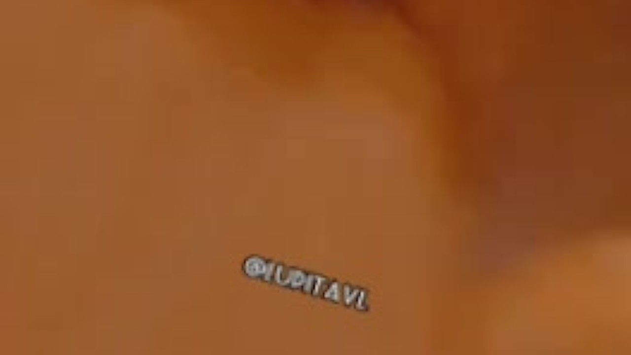 MASTURBÁNDOME POR PRIMERA VEZ