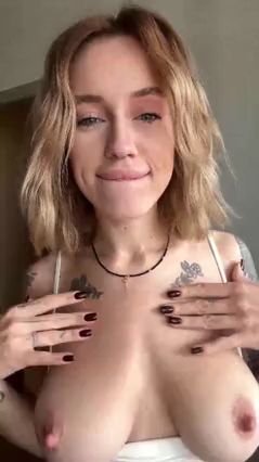 Big tits bouncing as she teases with fingers 😋