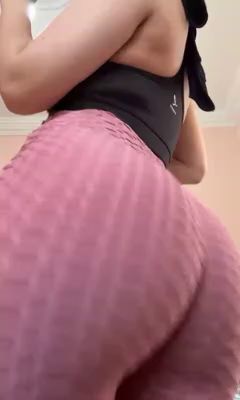 This fat ass is clapping for you. Come make it louder. 🍑💦