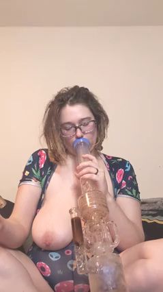 Bong and big titties