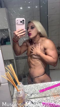 Giantess Female BodyBuilder