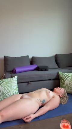 Nude Yoga Experience: Relaxation and Fitness Combined