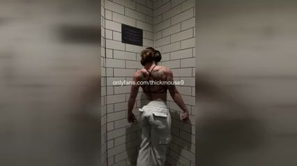 Livestream Pussy Slip: Unbelievable Moment Caught on Camera