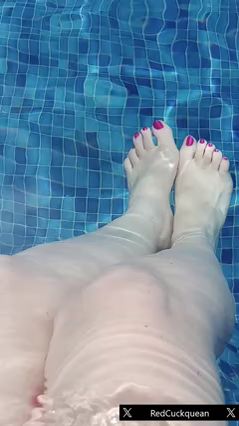 Shimmering Feet Underwater In The Pool - Pretty Pink Toes & Wet Soles