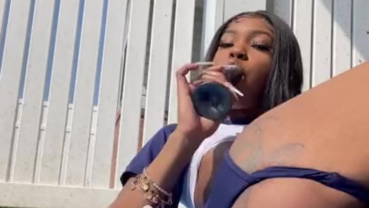 Ebony Slut Masturbates & Cums On Neighbors Porch