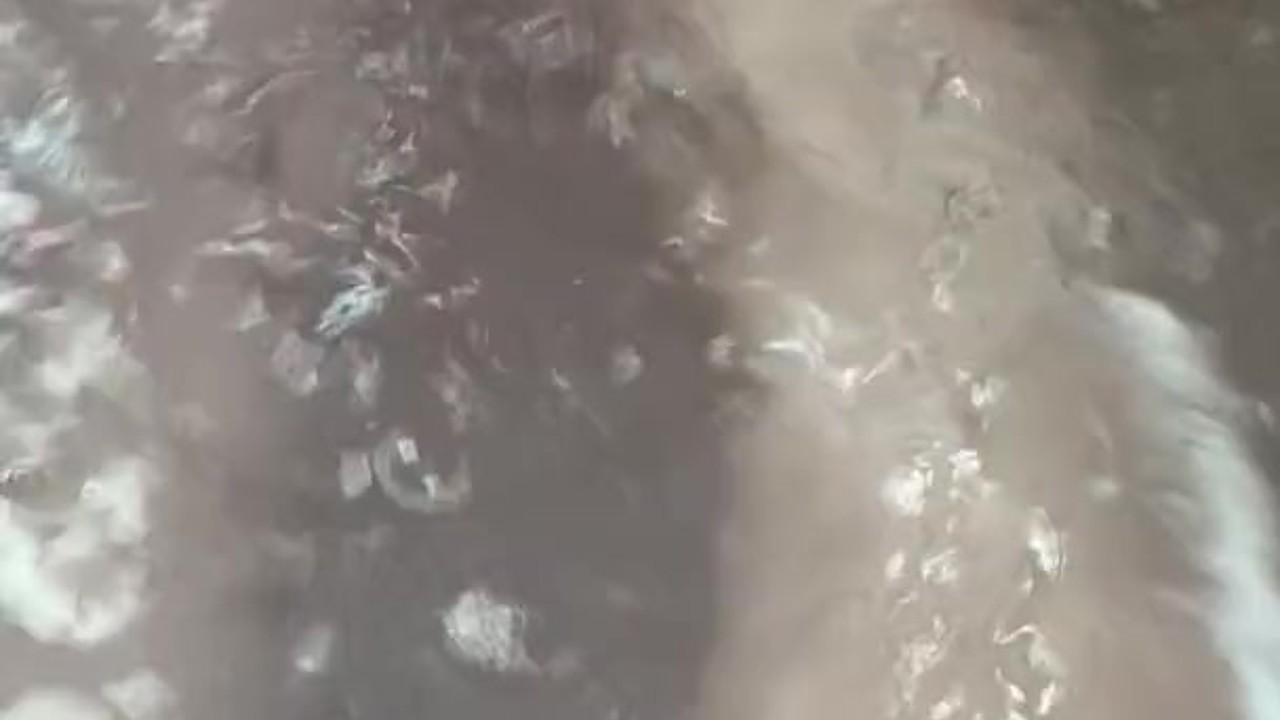 Jacuzzi Seduction: Wet Feet Tease Unleashed