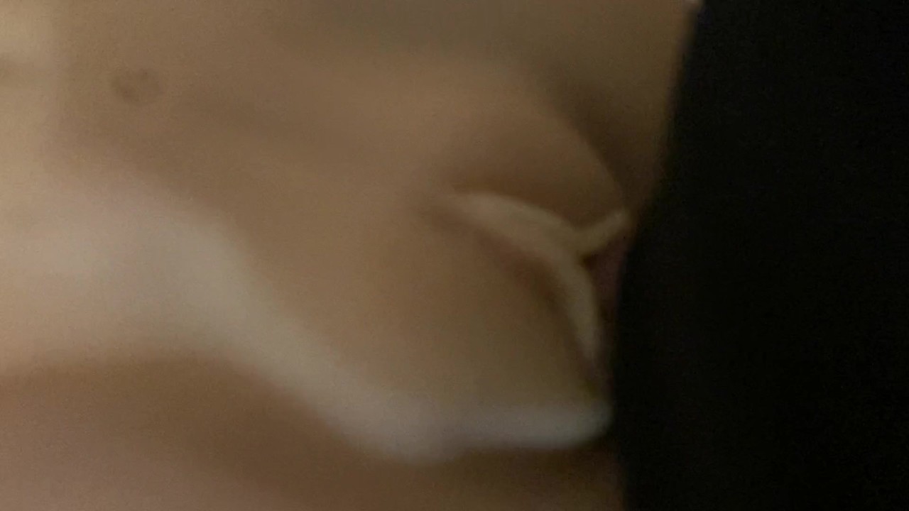 Je baise ma poupée avec mon gros gode