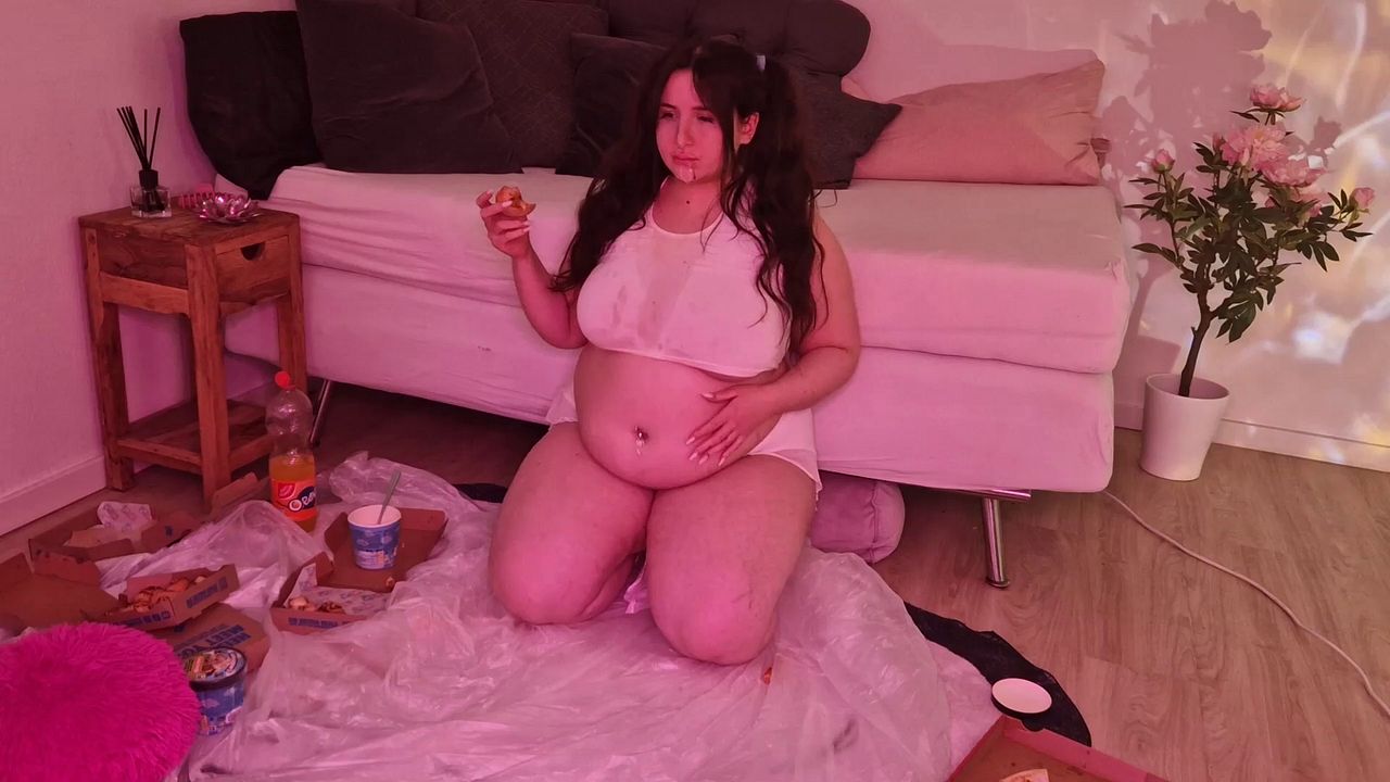 Piggy Emma's thick curves fuel endless cock worship