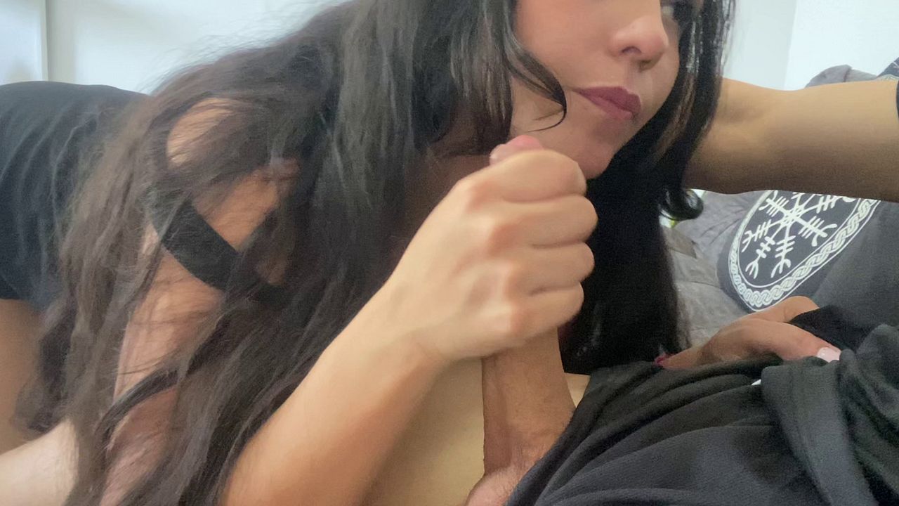Amateur missionary locks her ass in furious creampie