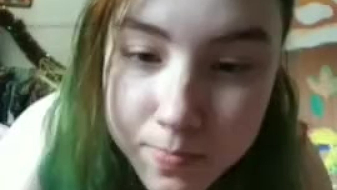 Dildo Comparison: Emerald vs Pink in Action