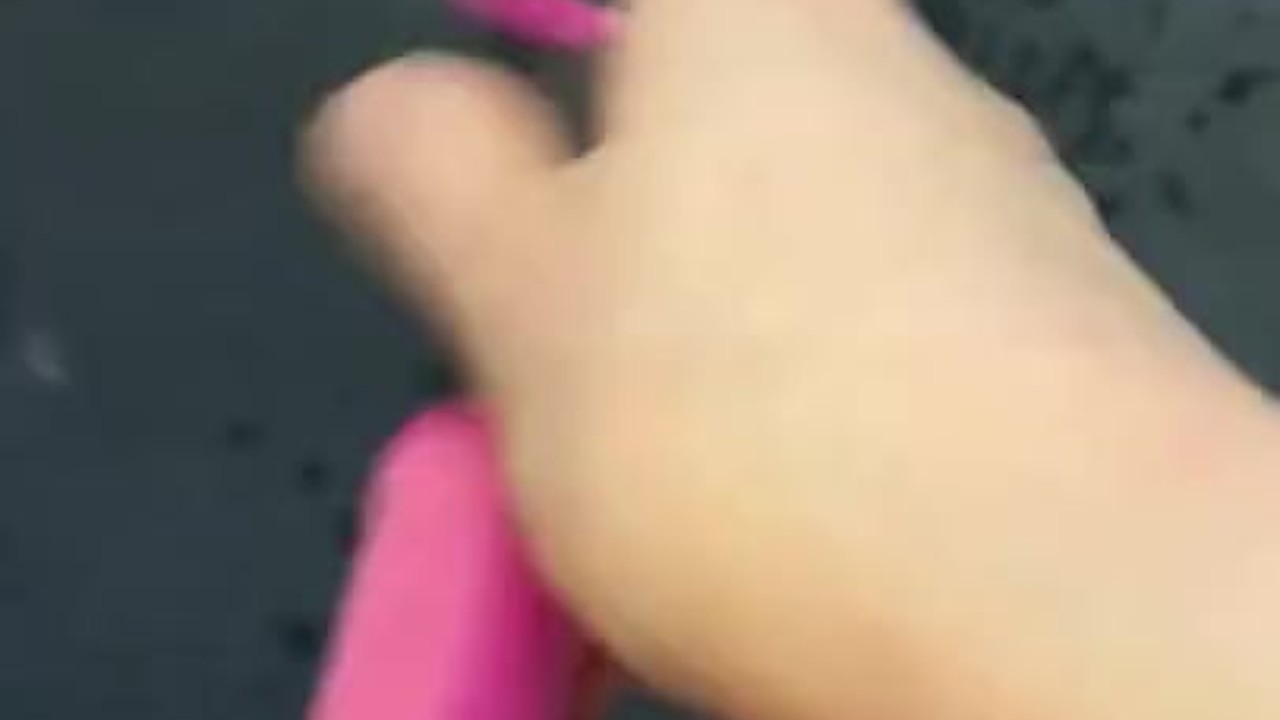 Hot babe solo squirt until she can’t stand 