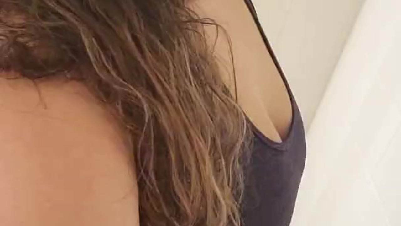 Seductive Latina loves to tease you 