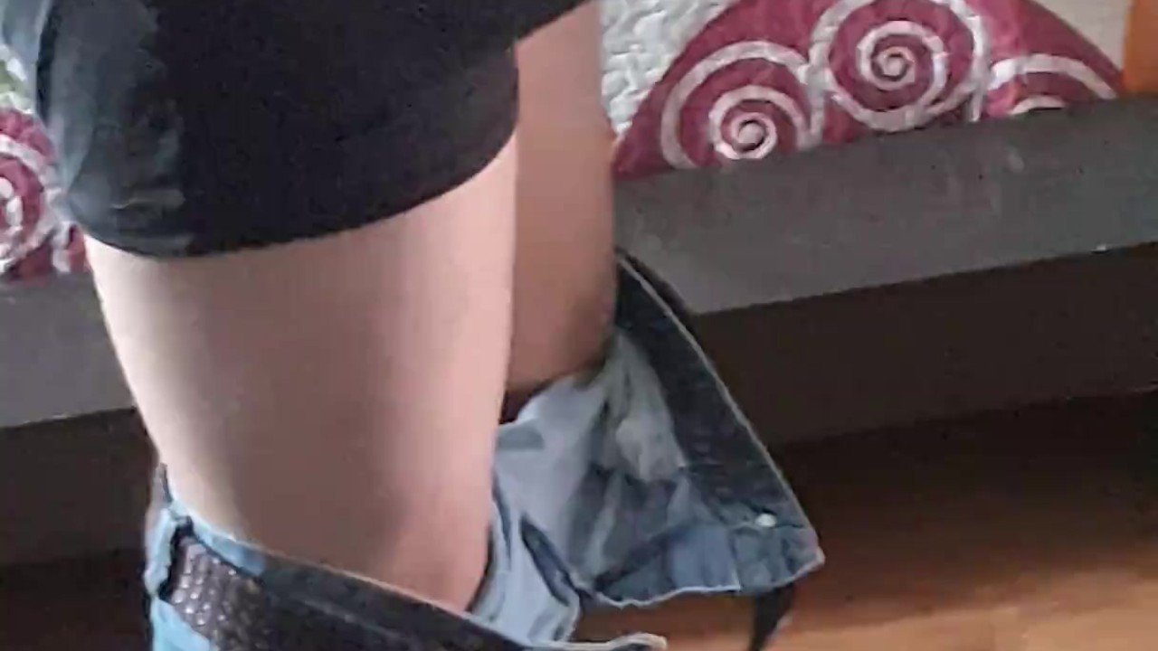 Exhibitionist Fun: Teasing with a Sneak Peek