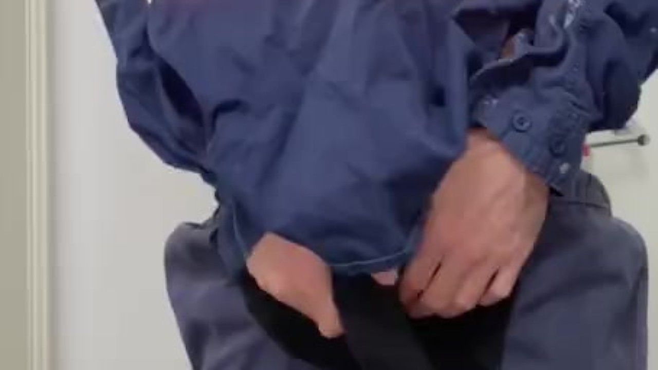 Horny Tradie jerks off on break CUMSHOT 