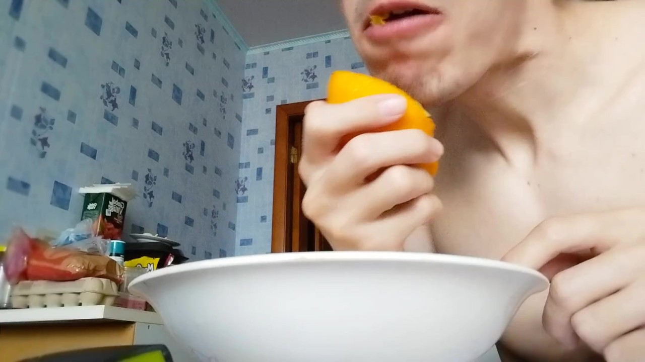 I eat orange very appetizingly