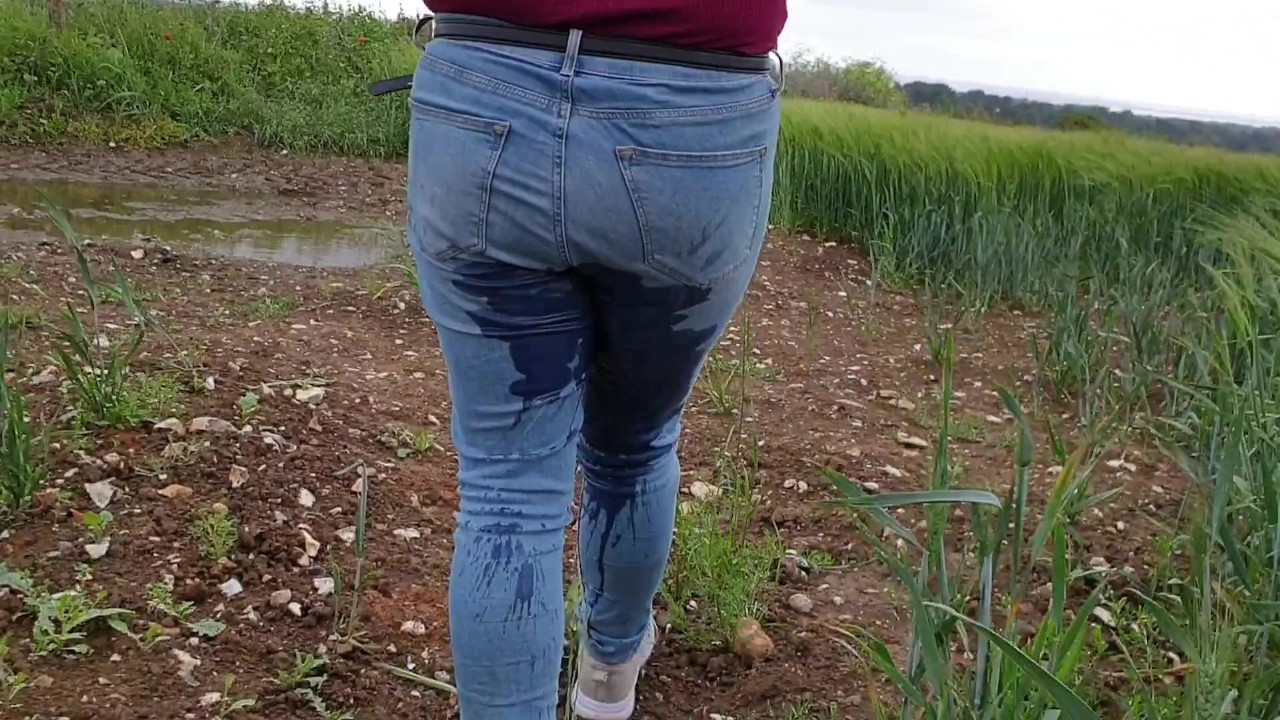 ⭐ Cute Blonde Pissing Her Jeans Twice Outdoors! Kinky Pee Girl !